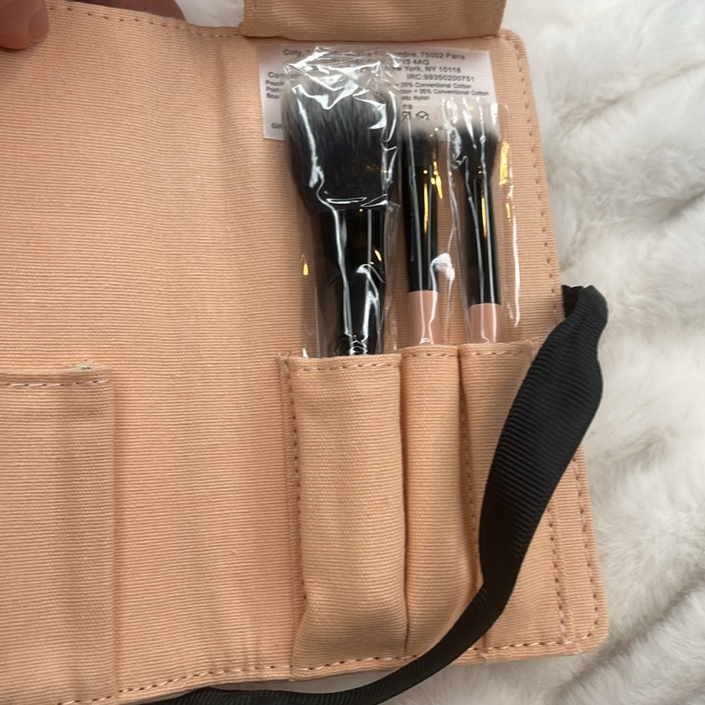 Gucci Beauty travel Brush set NEW